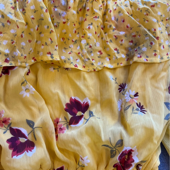 Abercrombie kids spring off the shoulder romper - Picture 2 of 4